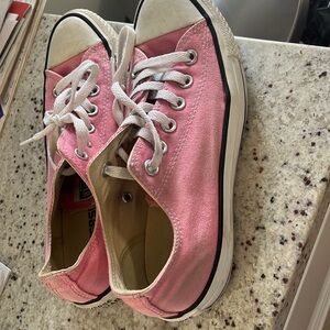 Women’s size 7 pink converse